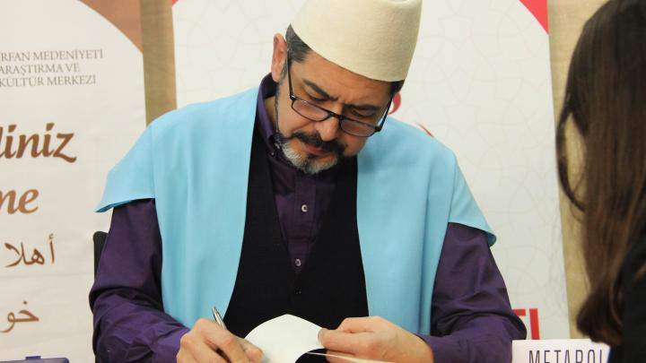 M. Fatih Çıtlak kitaplarını imzaladı